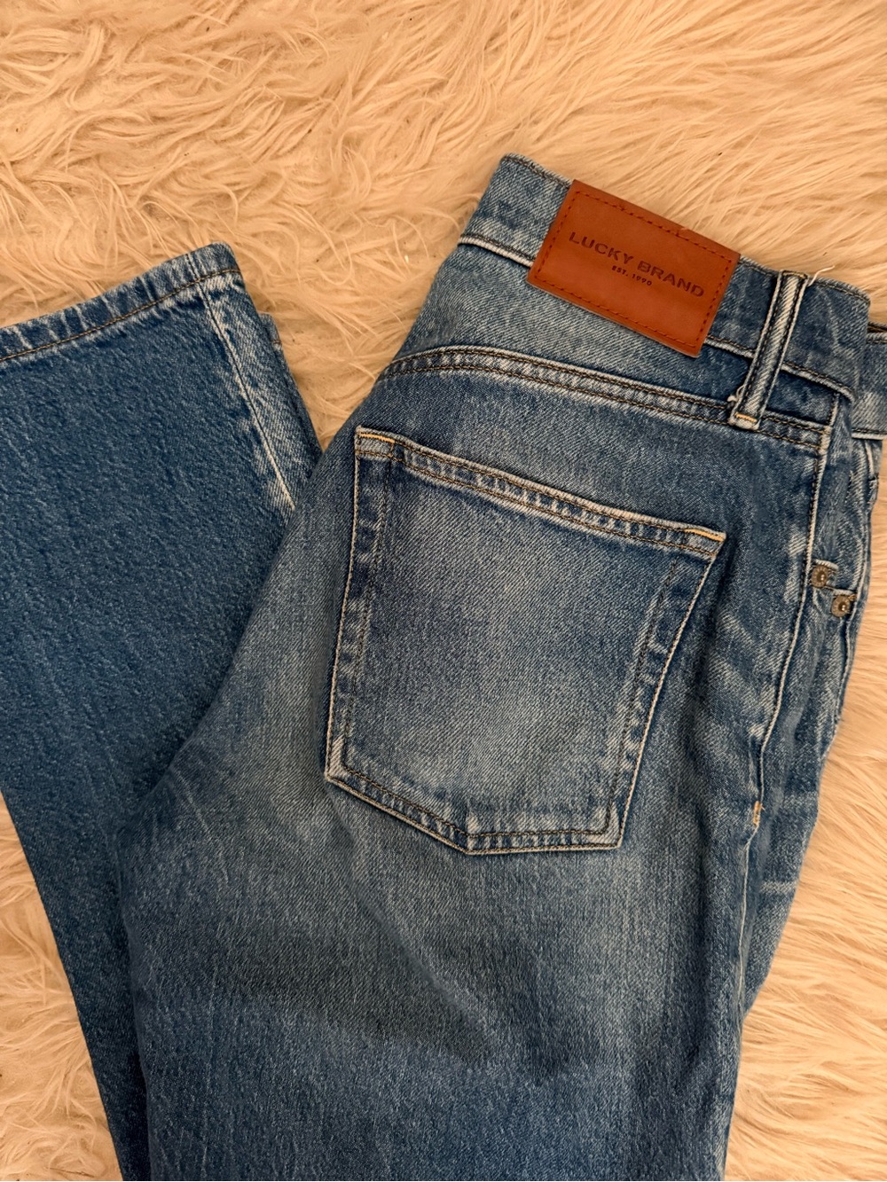 Lucky Brand Women’s Medium Blue Straight-Leg Jeans